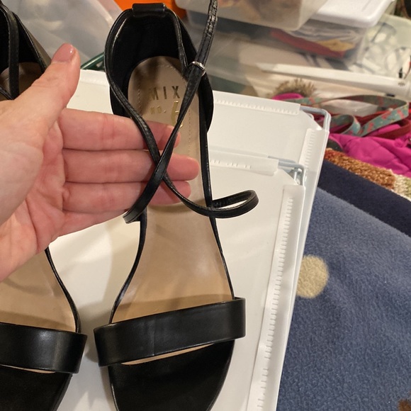 Mix No 6 black pumps heals strapped sandals size 10 - Picture 2 of 4